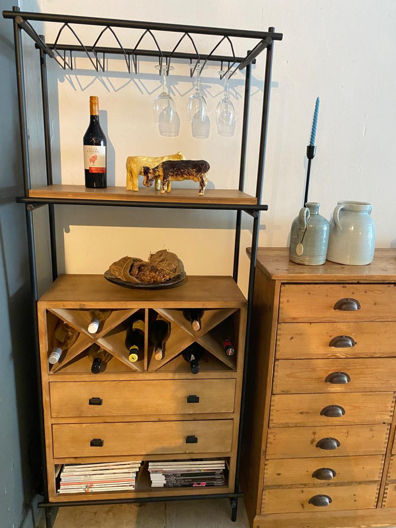 Brocante wijnkast