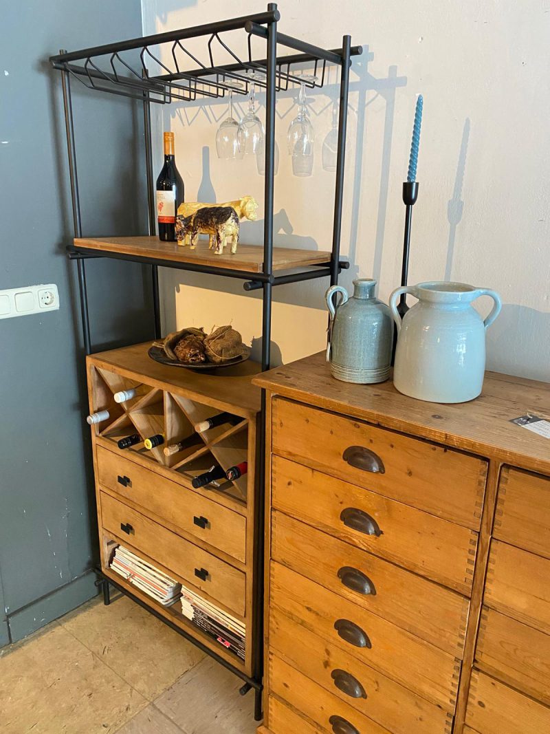 Brocante wijnkast