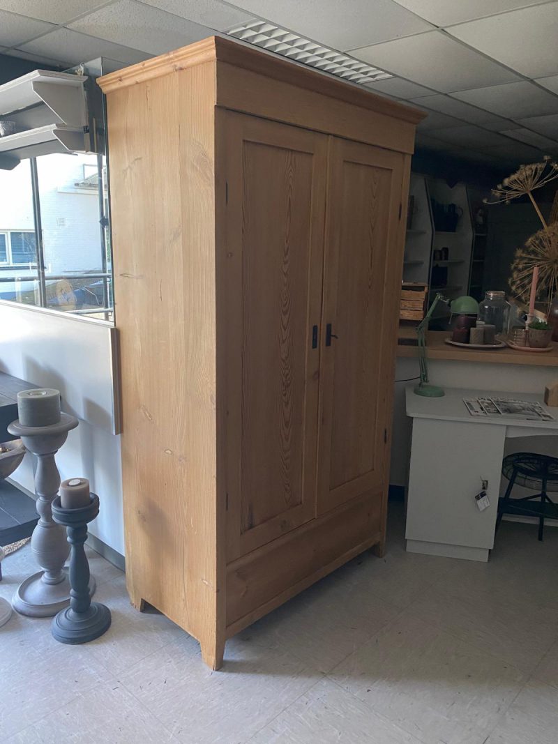 Oud grenen 2 deurs kast Dinant