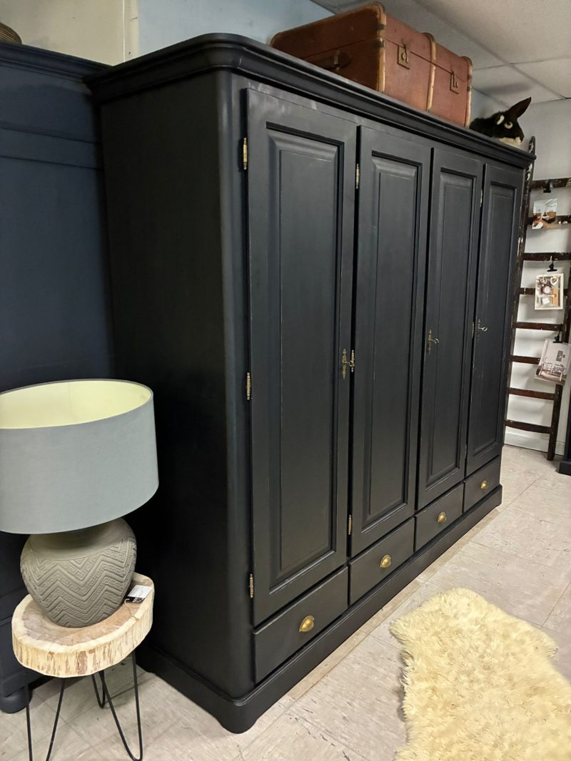 Demontabele 4 deurs kast Dijon