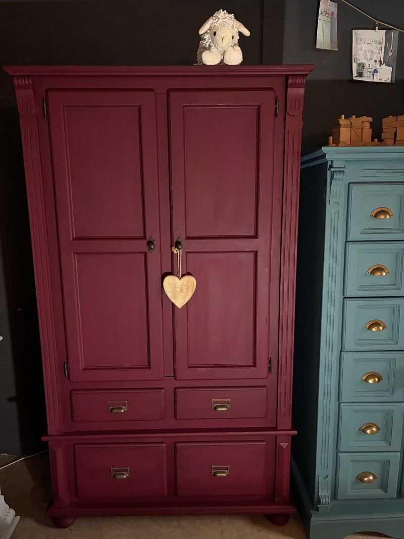 Kast Burgundy