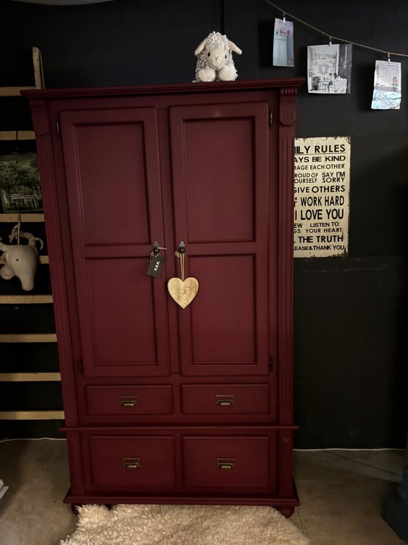 Kast Burgundy