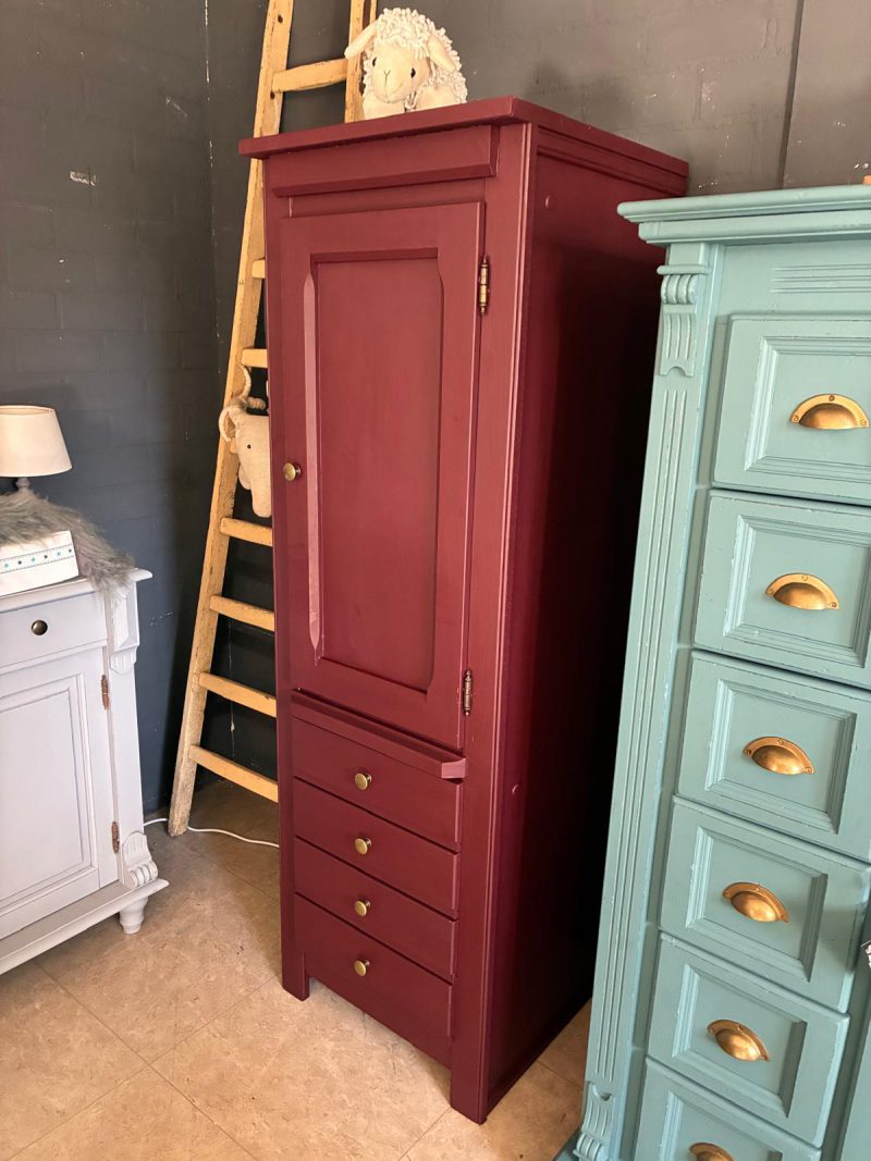 Kast Burgundy
