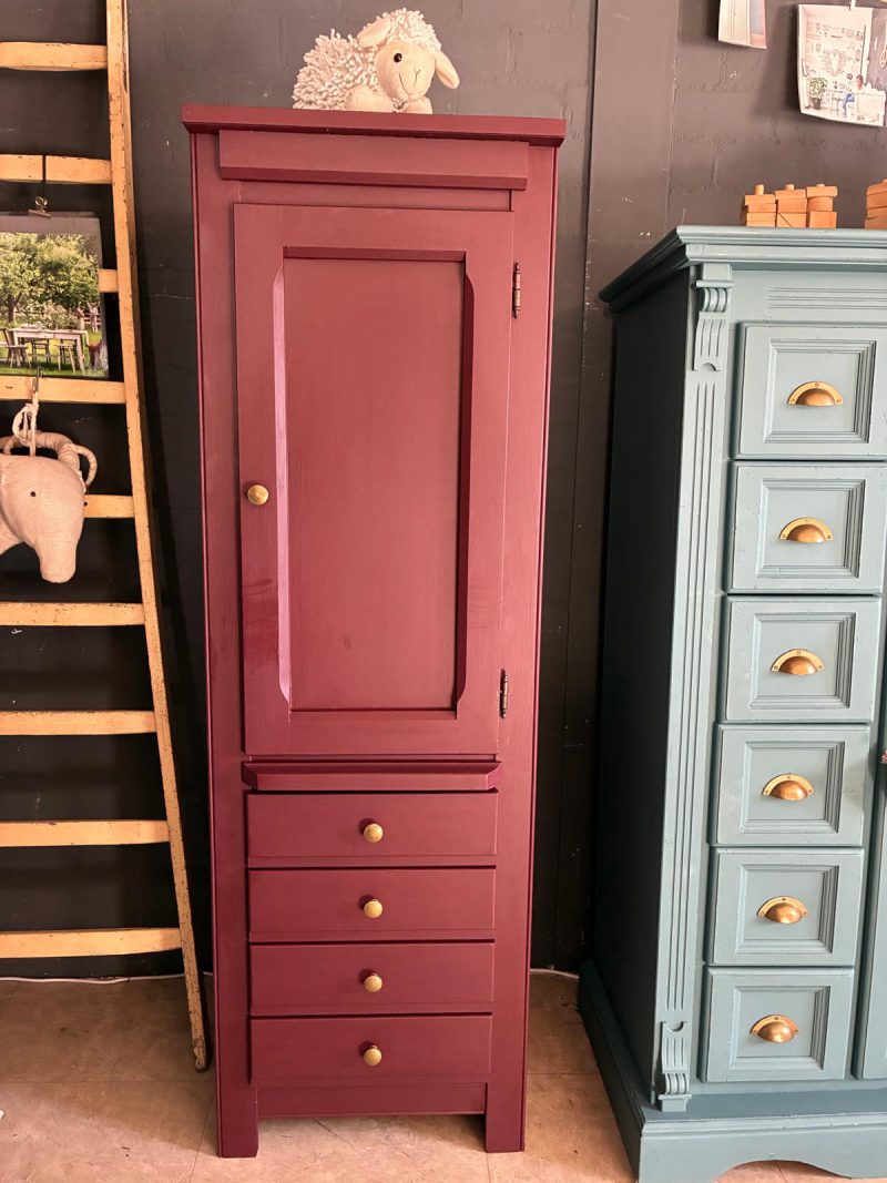 Kast Burgundy