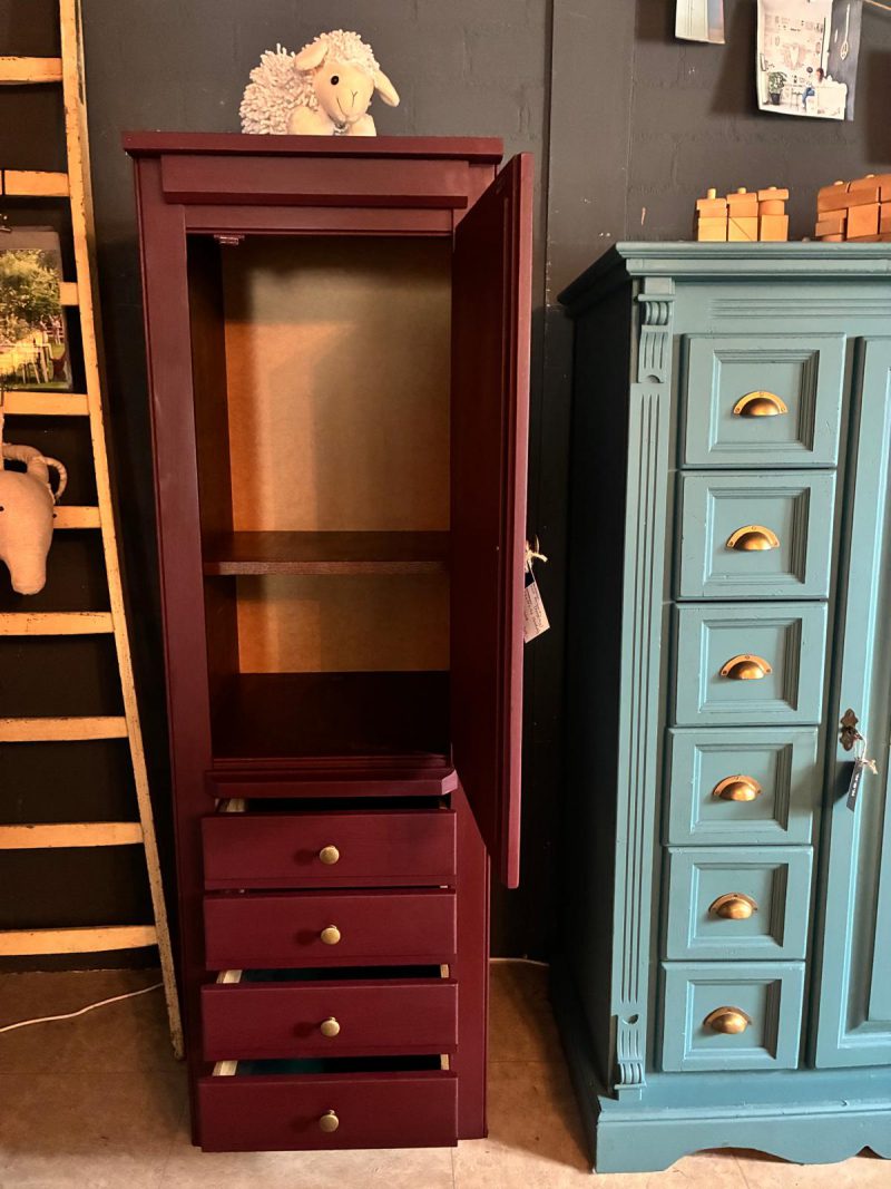 Kast Burgundy