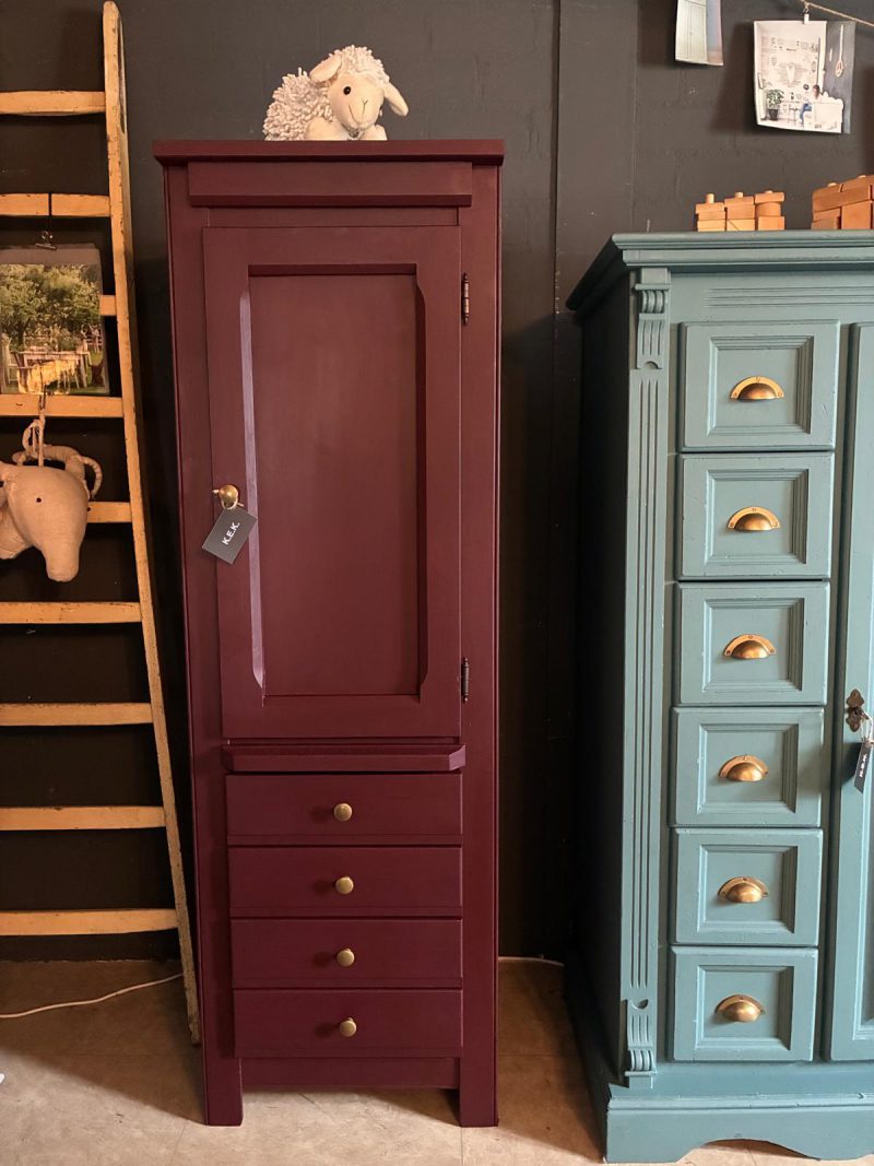 Kast Burgundy